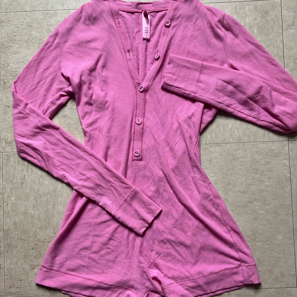 skims bubblegum pink sleep romper/onesie pajamas